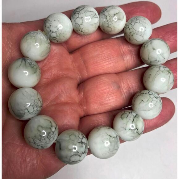 1716 White Howlite chunky bead boho stretch bracelet - Picture 2 of 2